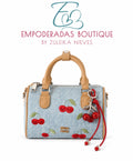 Cartera Cherry Denim Chic – Bolso de mezclilla con cerezas